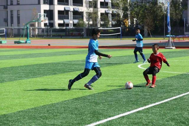 周琦5投2中仅得10分 罚球三不沾登上微博热搜